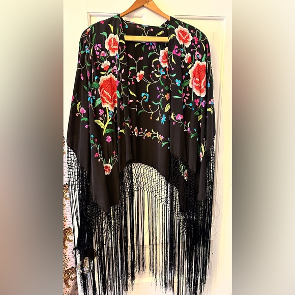 Beautiful, Vibrant Kimono - Picture 1 of 14